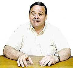 Carlos Echinope: editor del gigantesco portal “Letras Uruguay”