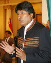 Evo Morales compara a Alan García con George W Bush y le pide no dar guarida a “delincuentes”
