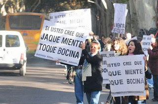 Judiciales reclamaron en la Legislatura tras marchar por calles de la ciudad