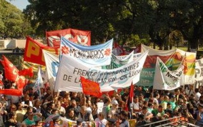 Estatales y periodistas atacados con gas pimienta por los policías en la Legislatura