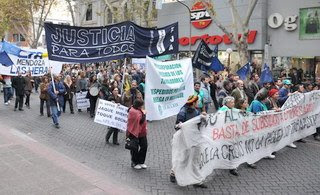Marcharon en contra del tarifazo de luz en el centro mendocino