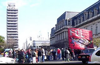 Cortes de calle y acampe en La Plata
