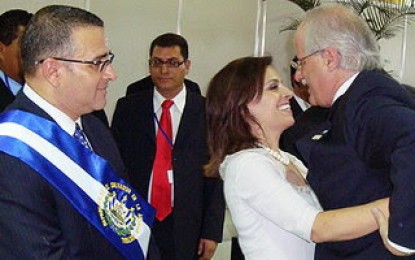 Asumió Mauricio Funes y ya es el primer presidente de izquierda de El Salvador