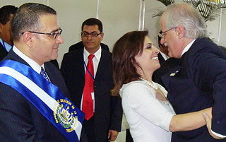 Asumió Mauricio Funes y ya es el primer presidente de izquierda de El Salvador