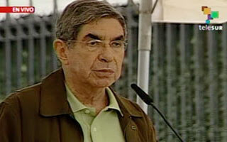 Arias presenta documento acordado entre partes que propone restitución de Zelaya
