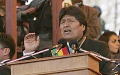 Evo Morales dice que Oscar Arias comete un error al promover amnistía para Zelaya