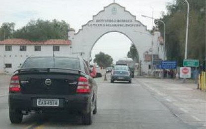 Ex empleados de YPF cortan la ruta 7