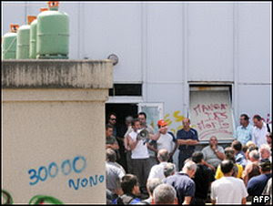 Volar fábricas como protesta laboral