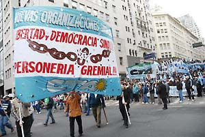 Masivo acto frente al Ministerio de Trabajo