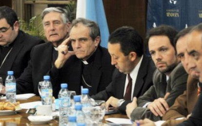 La pobreza vista desde una mesa decorada con masas finas