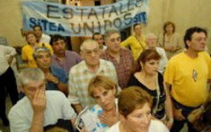 Empleados estatales convocaron a reclamar en Casa de Gobierno