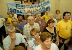 Empleados estatales convocaron a reclamar en Casa de Gobierno