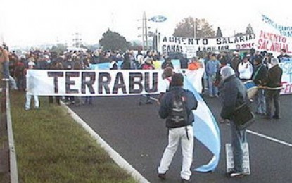 Terrabusi: movilización a la embajada norteamericana