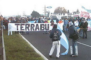 Terrabusi: movilización a la embajada norteamericana