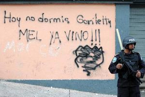 Honduras: las tres peleas simultáneas