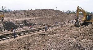 Minera Alumbrera mete máquina al río Gastona
