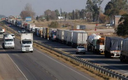 Cortan rutas en Uspallata y General Alvear en contra de la minería