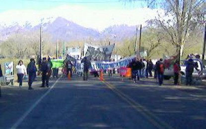 Ambientalistas denuncian y cortan rutas en protesta por minera San Jorge