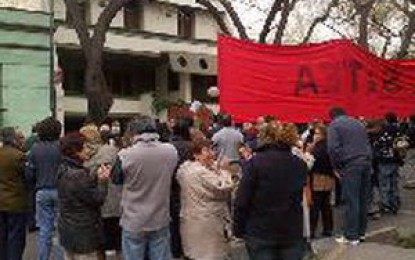 Estatales escracharán mañana a jueces de la corte