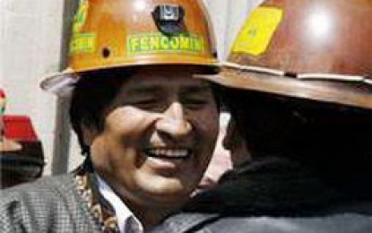 Evo Morales: los guardatojos, los ponchos, las monteras y las corbatas se quedarán en el gobierno 500 años