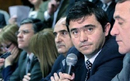 López Puelles zafó de la audiencia pública pero dejó dudas en los senadores