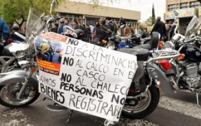 La rebelión de los cascos o la insoportable levedad de la democracia