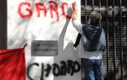 Estatales continúan con los escraches