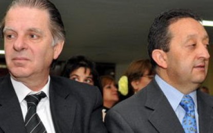 Los estatales esta vez escracharon al presidente de la Corte en un acto oficial