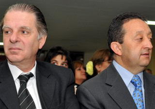Los estatales esta vez escracharon al presidente de la Corte en un acto oficial