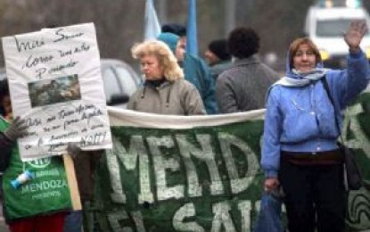 Los estatales cortan hoy rutas y protestan en los hospitales