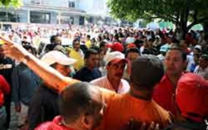 Reanudarán diálogo en Honduras en clima de tensa espera