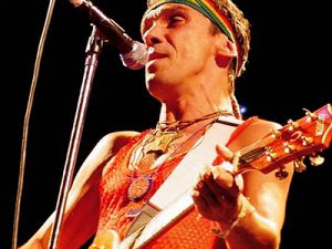 Manu Chao estremeció La Habana con concierto en honor al Che y reunió a más de 20.000 jóvenes