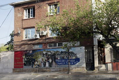 Vacuna contra la impunidad: la pintora que vuelve a crear sobre la pared violada