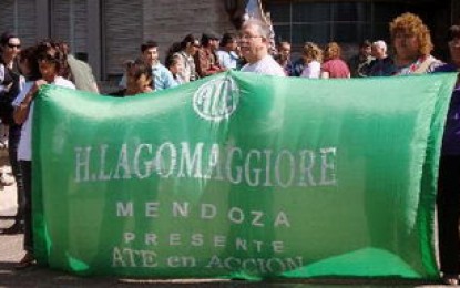 Estatales marchan a Casa de Gobierno en reclamo por mejoras salariales y falencias en Salud