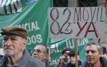 Jubilados y pensionados: “basta de estas políticas con políticos amanuenses”