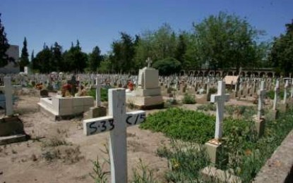 Equipo Argentino de Antropología Forense investiga restos óseos en el cuadro 33 del cementerio de la Capital