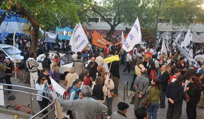 Multitudinaria marcha a favor de la Ley de Medios en Mendoza