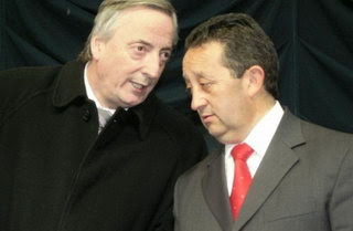 Kirchner en Mendoza. Alfonsín versus Cobos y sus huestes locales. CTA: Blas versus el pollo de Yasky