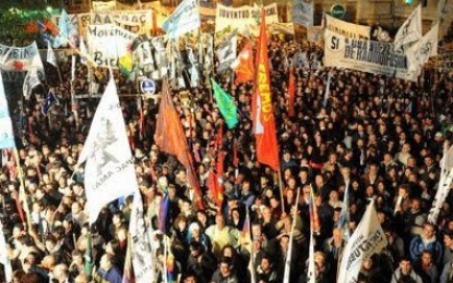 Fue reglamentada la ley de medios pero los monopolios no la admitirán en paz