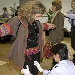 La obscenidad en aeropuertos de USA, en la monarquía inglesa y en nuestra lengua