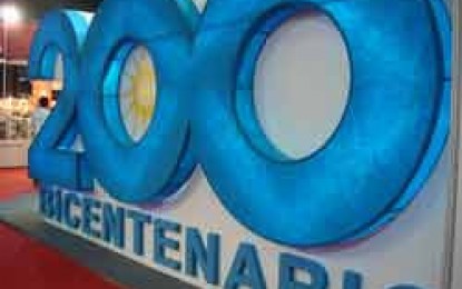 Dos siglos de independencia acosada