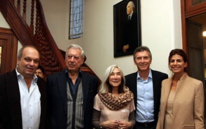 Visita de Vargas Llosa no le dio a Macri pinet de presidenciable