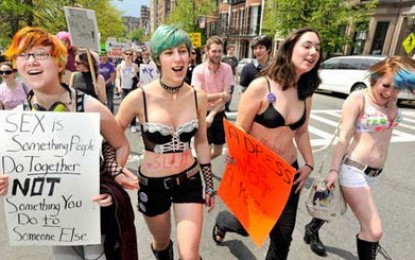 Depredación sexual en todo el mundo denuncia “Caminata de Mujerzuelas”