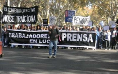 Histórica marcha de los trabajadores de prensa locales