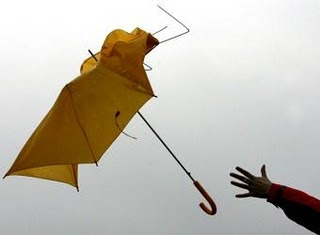 Las tormentas lejanas y el paraguas