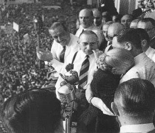 Aniversarios de renunciamiento y masacre
