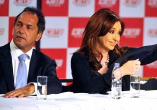 Crisis en Buenos Aires perjudica a Scioli pero también a Cristina