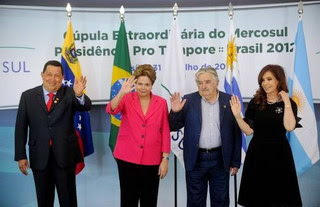 Los debates de fondo y la pura espuma opositora