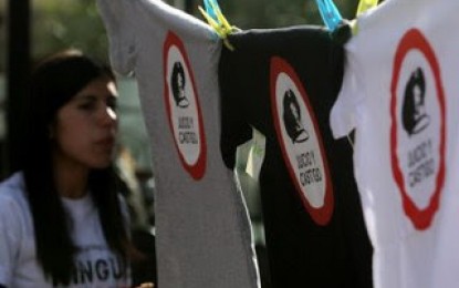 Buscan a represores en álbumes de la policía