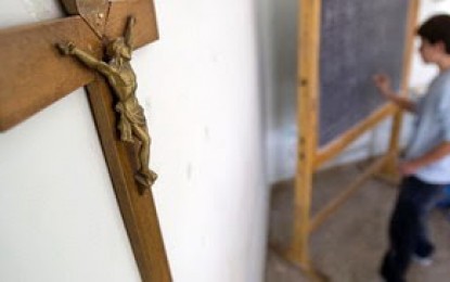 Escuela laica: estudiar con el libro y sin el peso de la cruz